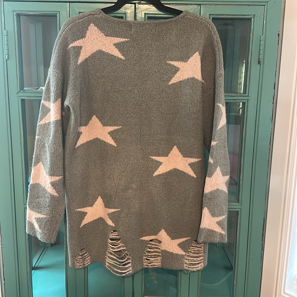 Buddy Basics Distressed Star Sweater - Picture 5 of 5
